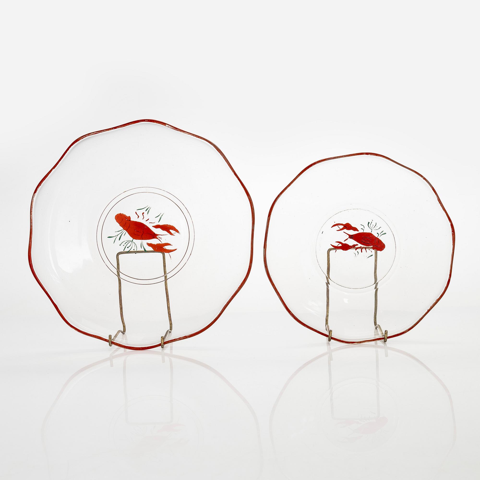 Lautasia, 23 kpl, lasia, rapukoristelu, Helsingin Purjehdusseuran HSS ravintolasta, 1930-40-luku.