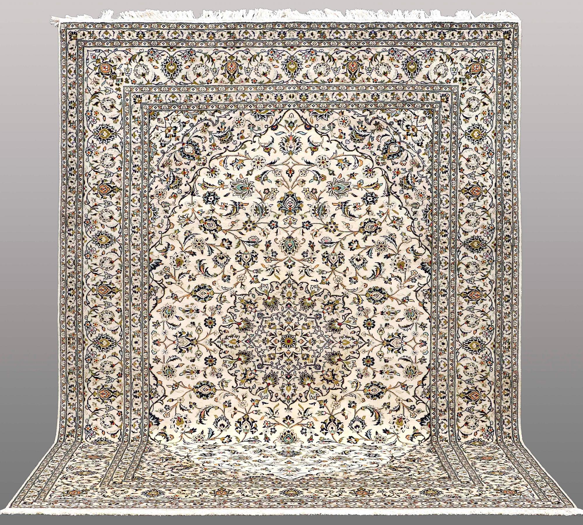 Matta, Keshan, ca 353 x 251 cm.