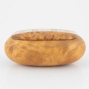Thore Sunna, a birch box with lid, signed.