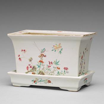 A famille rose flower pot with stand, Qing dynasty,  circa 1900.