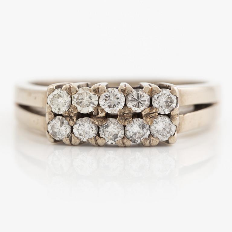 Ring, 18K vitguld med två rader med tio briljantslipade diamanter.