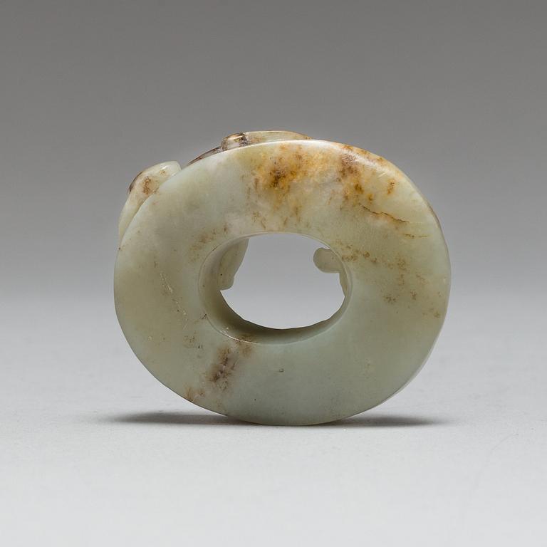 A nephrite sculpture of a Qilin dragon and a bat, Qingdynastin (1664-1912).