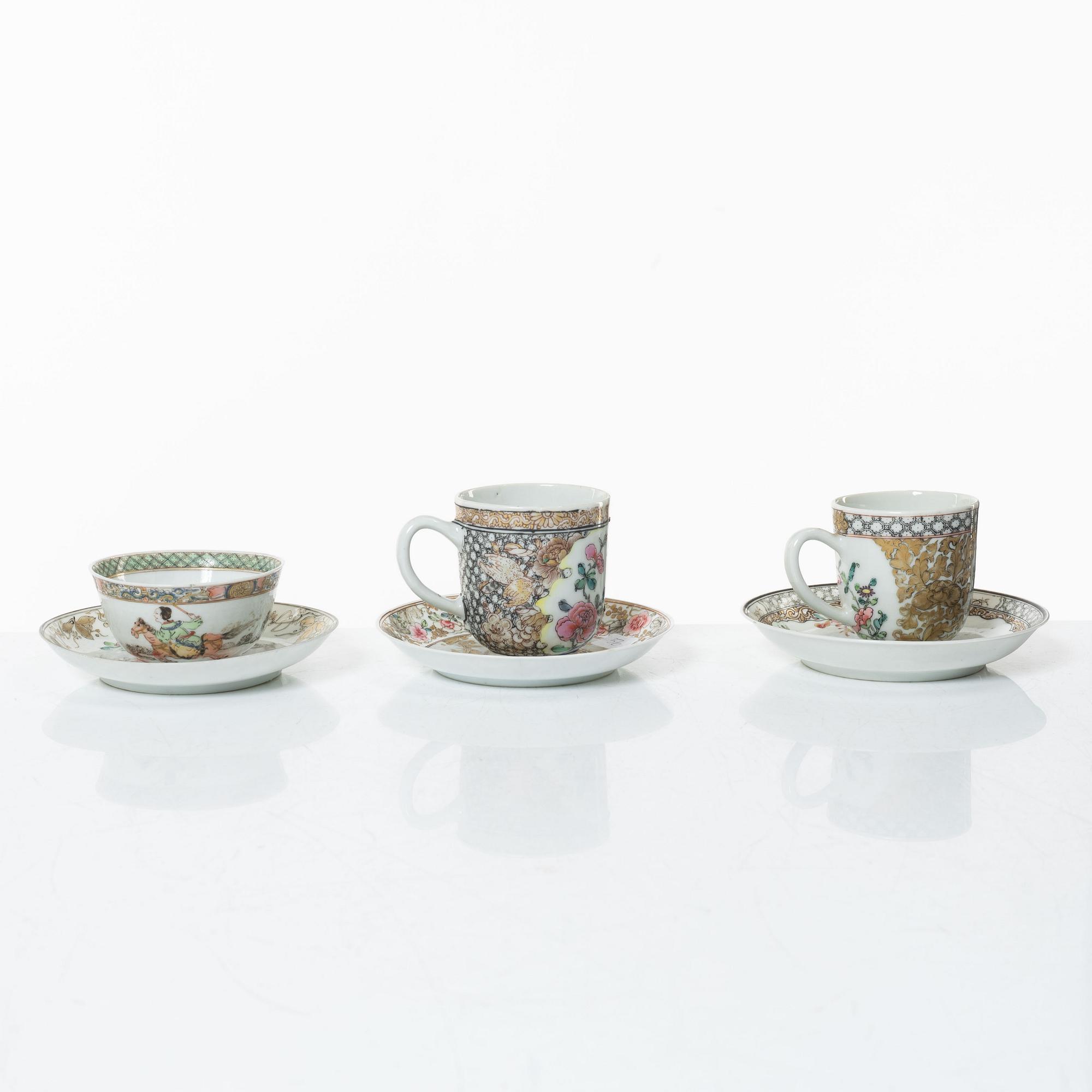 Koppar med fat, tre stycken, porslin, Kina, Qingdynastin, 1700-tal.