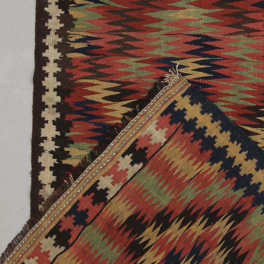MATTA, semiantik, Kelim. Ca 290 x 122 cm.