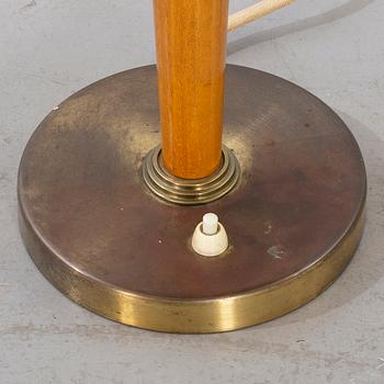 A 1950-40'S TABLE LAMP.