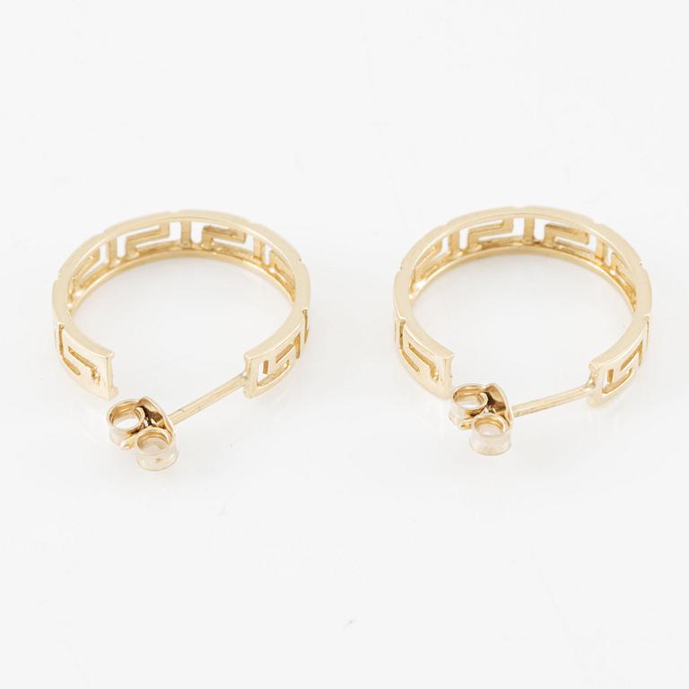 Earrings, hoop, 18K gold in the form of a meander band.