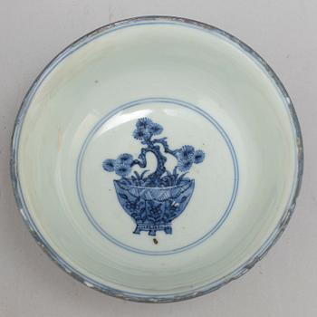 SKÅL, porslin. Qingdynastin, Kangxi (1662-1722).