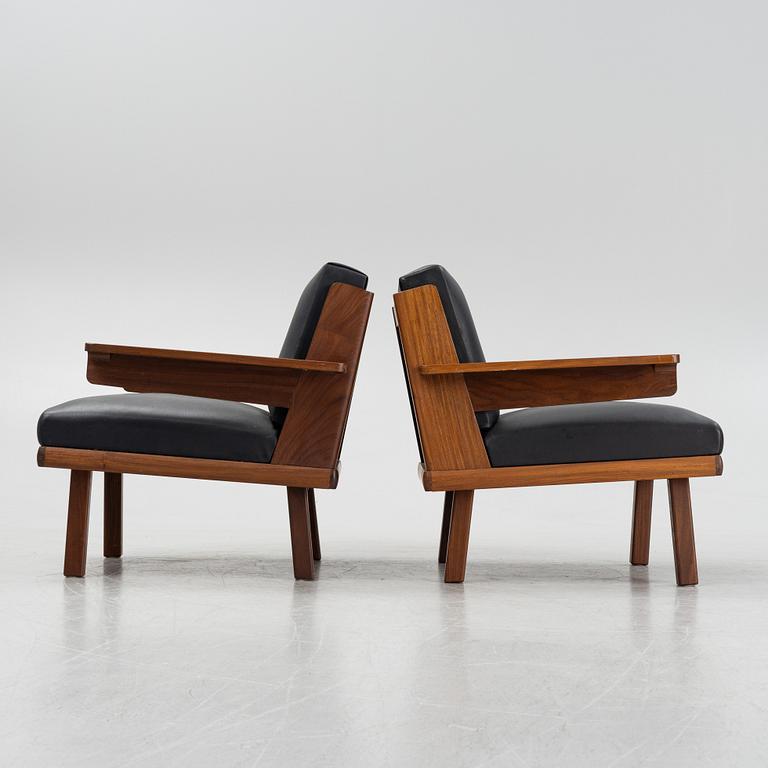 A pair of 1960's/70's armchairs.