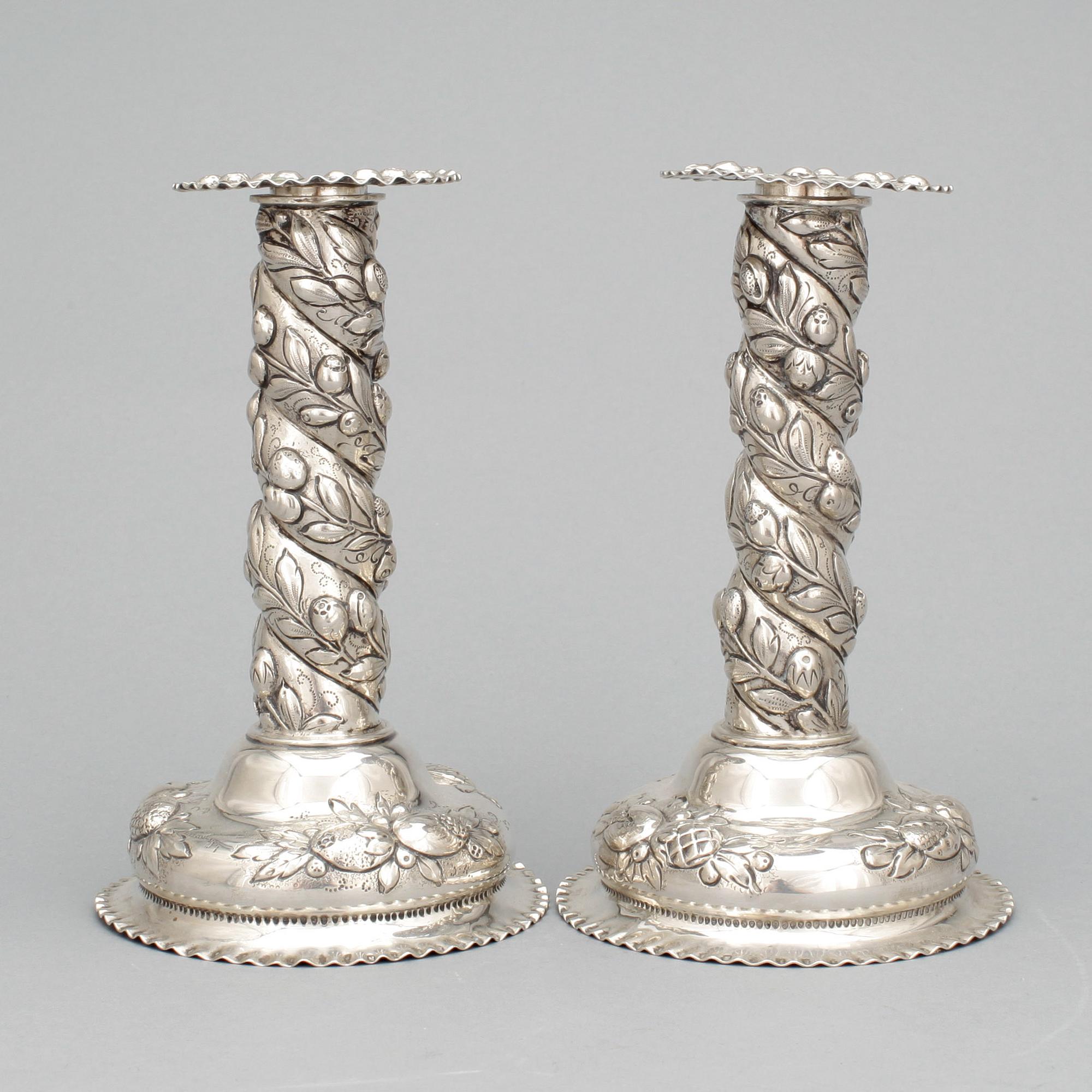 LJUSSTAKAR, ett par, silver, 1900-talets första hälft. Vikt ca 440 gram.