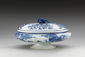 A blue and white armorial tureen and cover, Qing dynasty, Qianlong (1736-95).