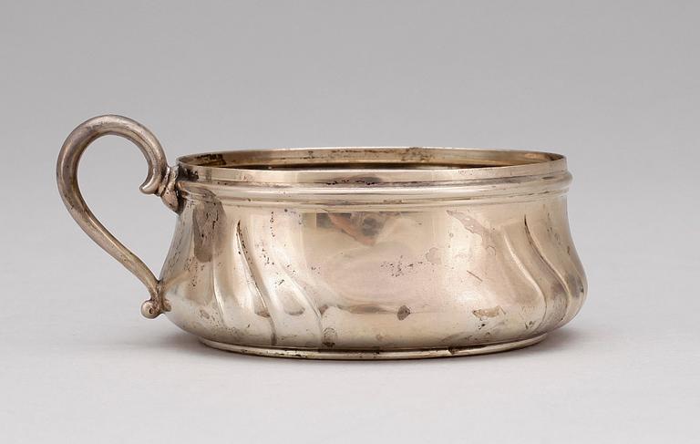 KOPPAR, 8 st, silver, rokokostil, troligen Tyskland, tidigt 1900-tal. Tot vikt ca 700 gram.