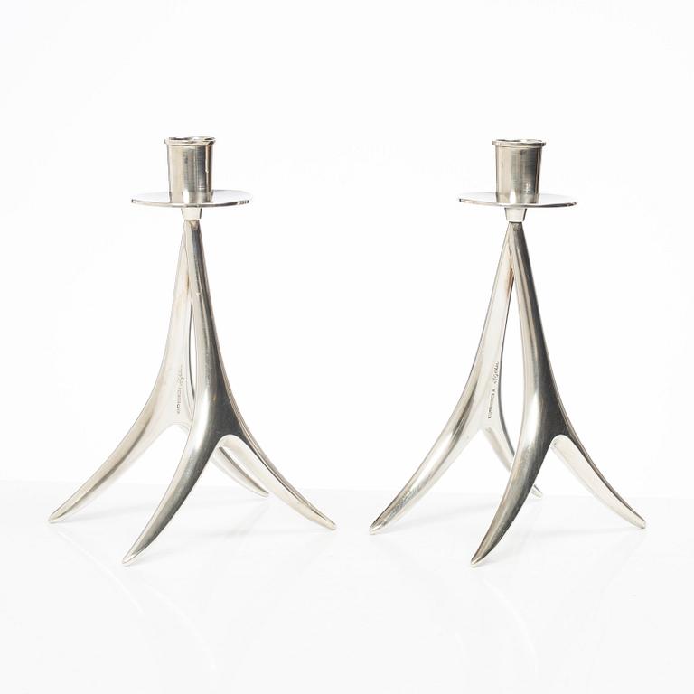 Anna-Greta Eker, ljusstakar, ett par, silver, Auran Kultaseppä Oy, Åbo, 1962.