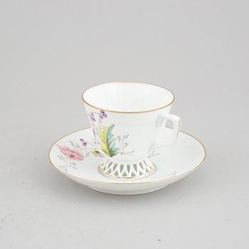 Eight porcelain coffeecups with saucers, Kusnetsov, Russia, around 1900.