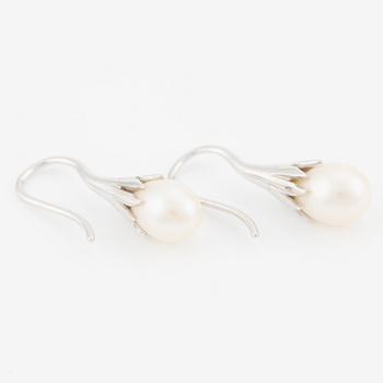 Earrings, 18K white gold with cultured pearls.