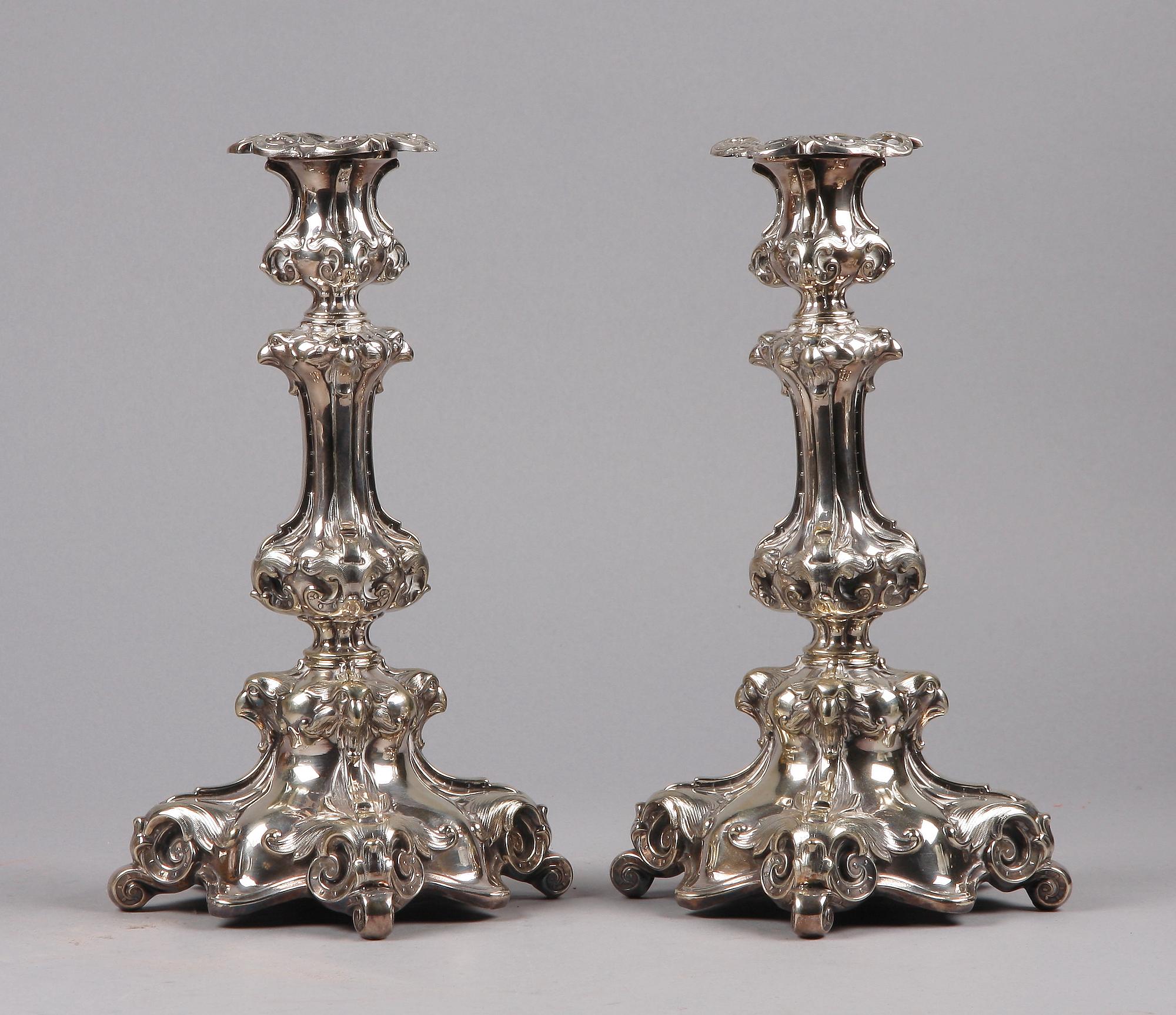 LJUSSTAKAR, ett par, nysilver, nyrokoko, 1800/1900-tal.