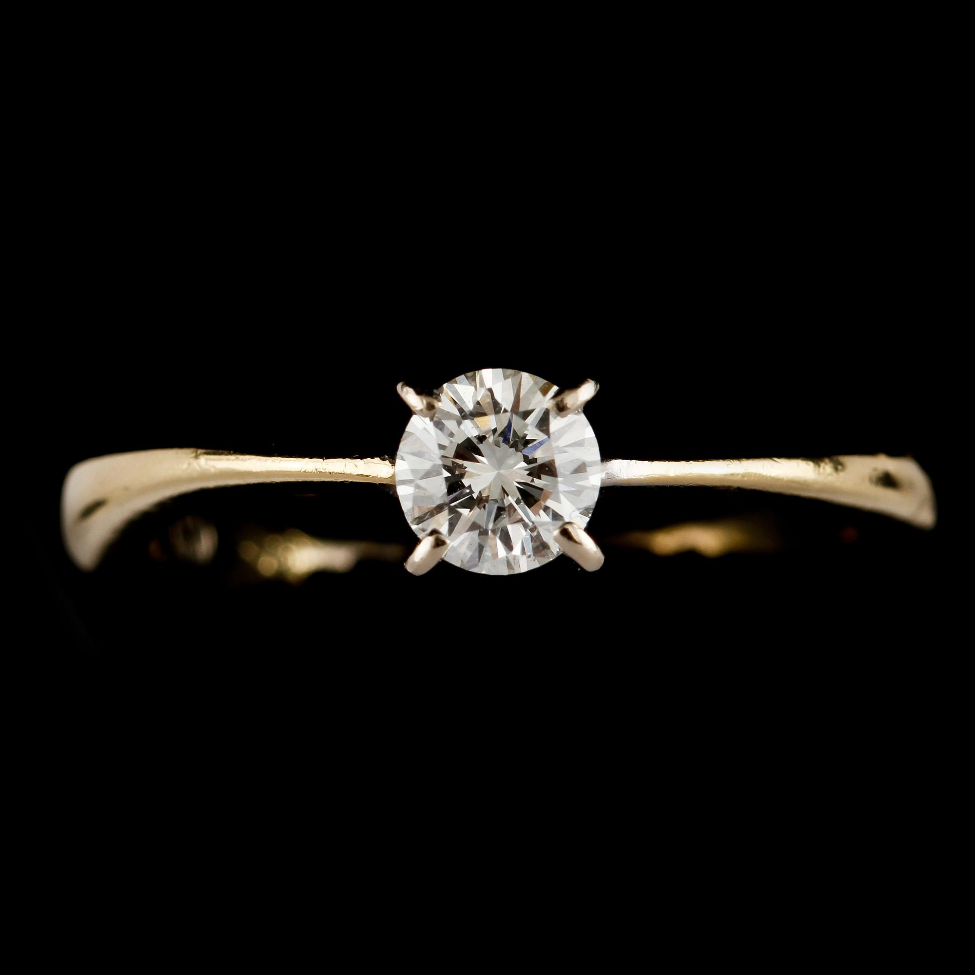 RING, 18k vitguld och rödguld med briljantslipad diamant ca 0.4 ct, 2000-tal. Vikt 4 g.