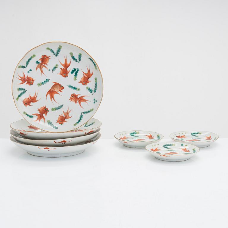Seven red fish porcelain dishes, late Qing dynasty, around 1900.