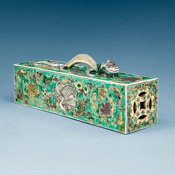 1485. A rare famille verte scroll weight, Qing dynasty (1644-1912).