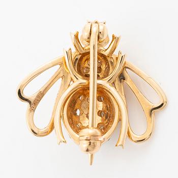 Brosch, Jarl Sandin/ Mary Kay, i form av bi, 18K guld med briljantslipade diamanter.