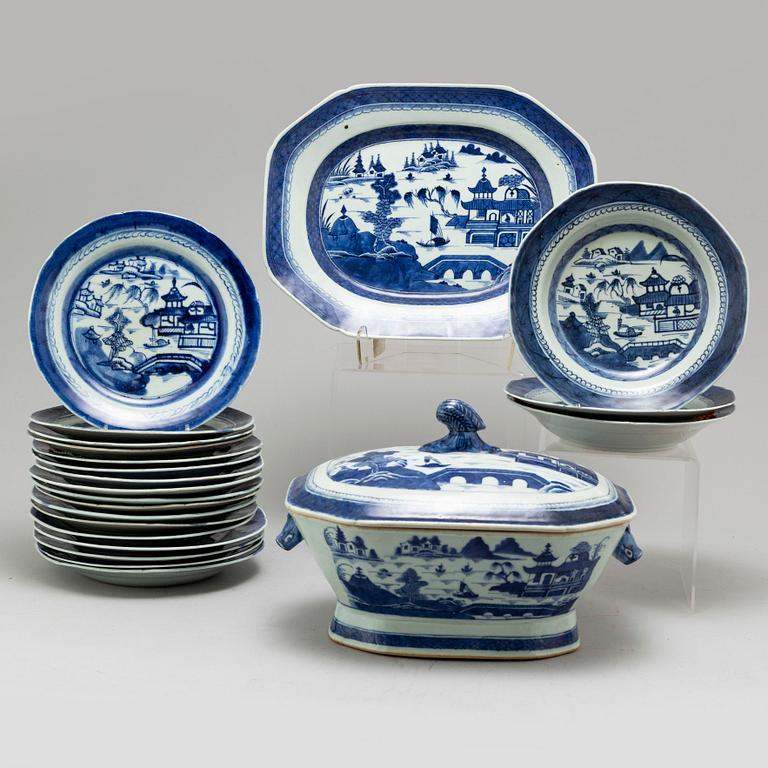 A blue and white part dinner service, Qing dynasty, 19th Century.