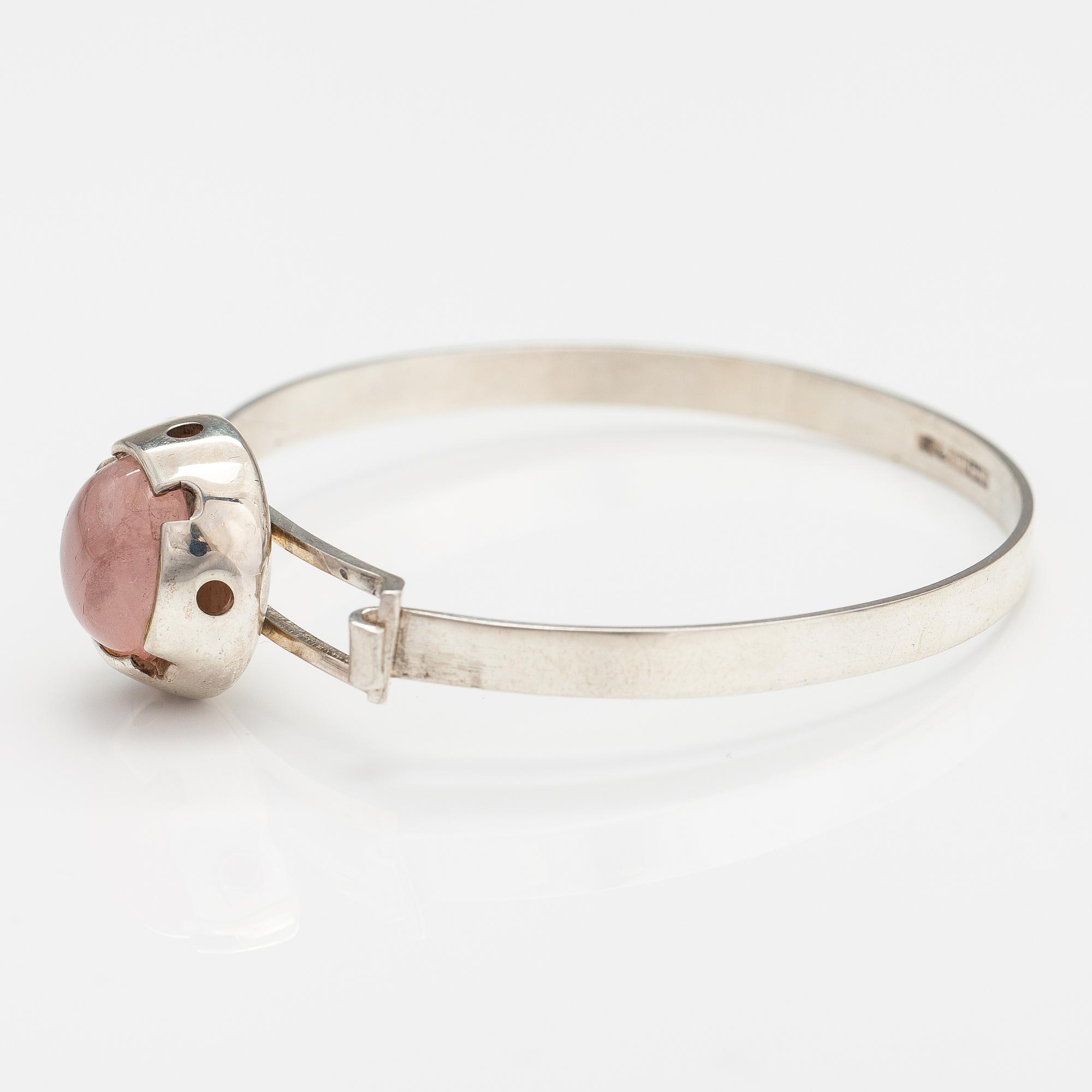 A silver bracelet with a rose quarts. Martti Viikinniemi, Heinola 1966.