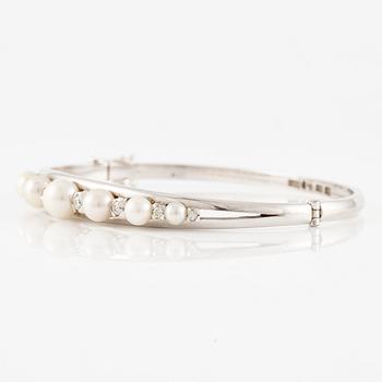 Bracelet, Jarl Sandin, 18K white gold with cultured pearls and small brilliant-cut diamonds.