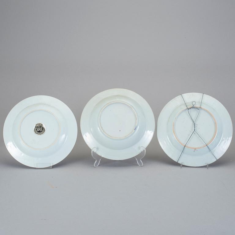 TALLRIKAR, 3 stycken, kompaniporslin, Kina, Qianlong (1736-95).