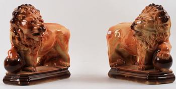 FIGURINER ett par, flintgods, 1900-talets början.