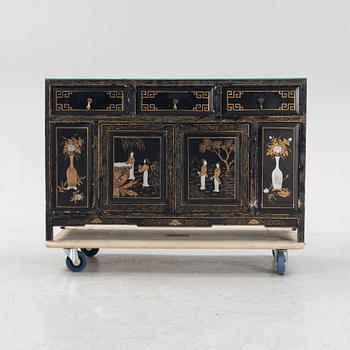 A Chinese chest of drawers / sideboard, 20th century.