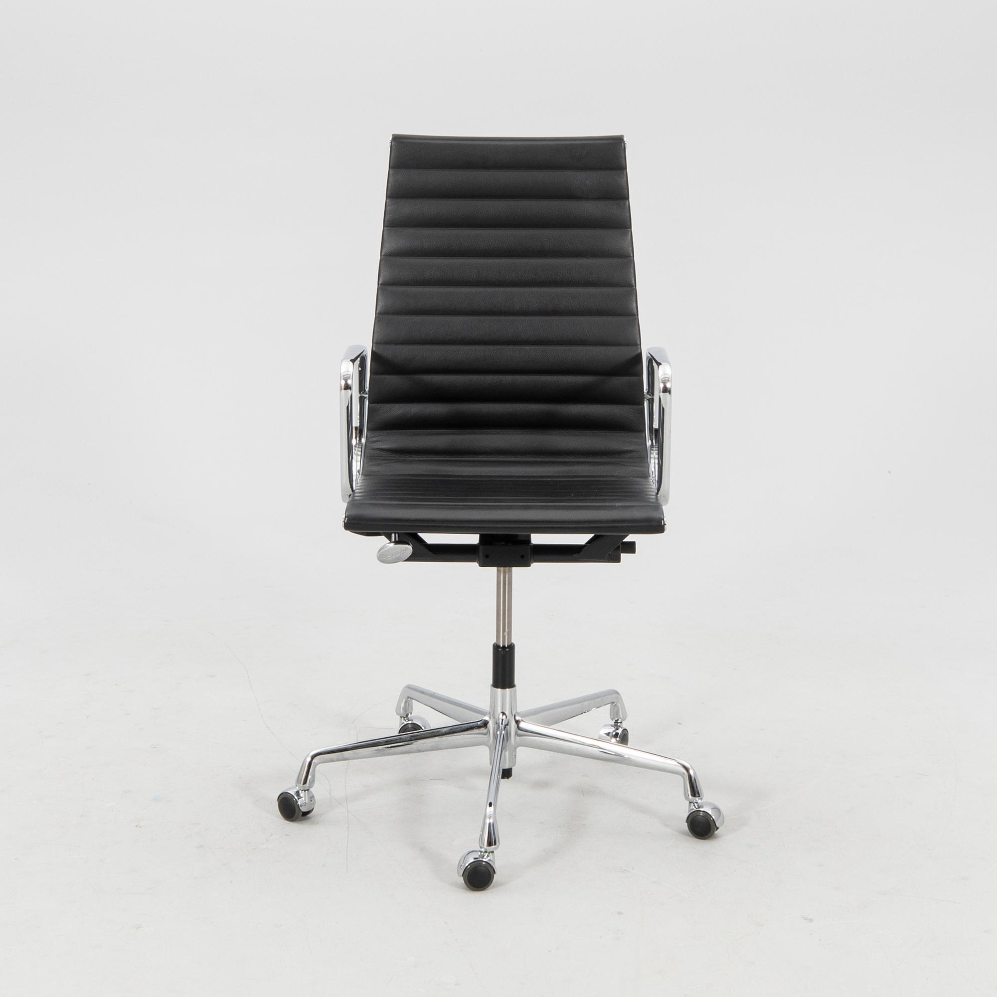 Charles & Ray Eames, skrivbordsstol, "Aluminium group", modell EA 119, Vitra 2010-tal.