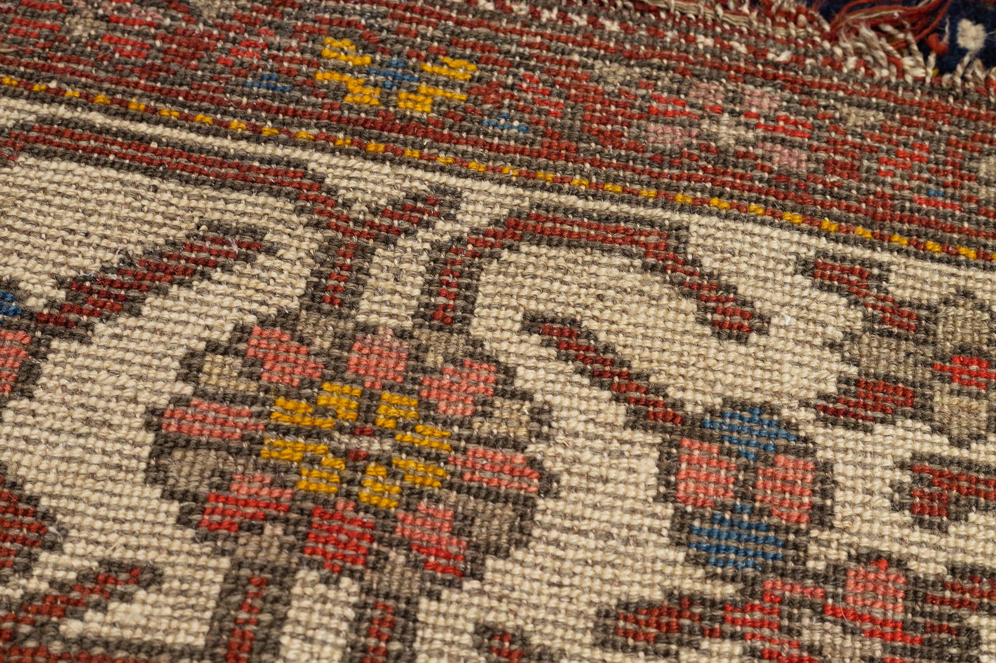 Matta, antik Kurdisk, ca 247-253 x 116-125 cm.
