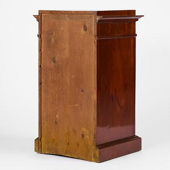 A Swedish Empire mahogny cabinet by J Öman (master 1815-1833).