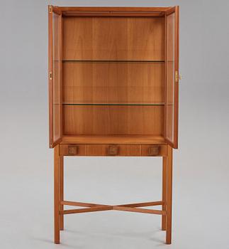 Sten Blomberg, a mahogany showcase cabinet, executed by the workshop of cabinet maker Alfred Persson, 1950-60's,