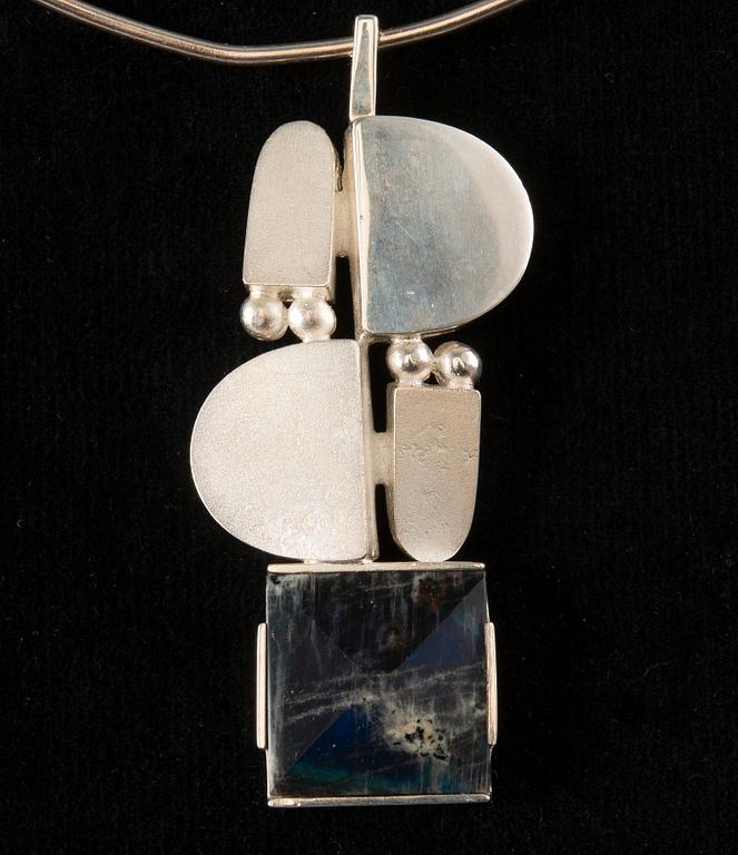 Jorma Laine, NECKLACE, silver with spectrolite, Turun Hopea 1975. Weight 47 g.