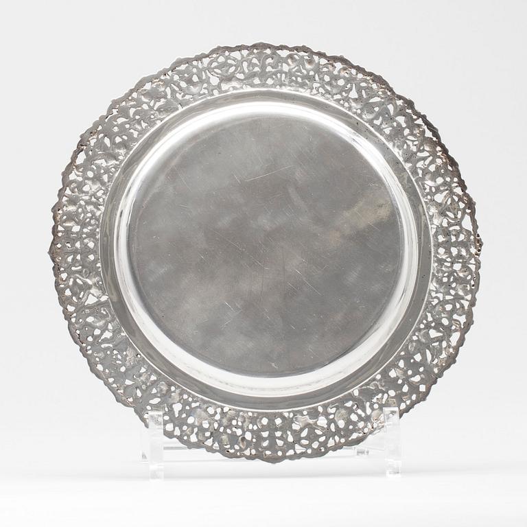 FAT,1 st silver, Spanien bär finska importstämplar. Vikt ca 193 g. FAT, 3 st, märkt alpacka, 1900-talets senare hälft.