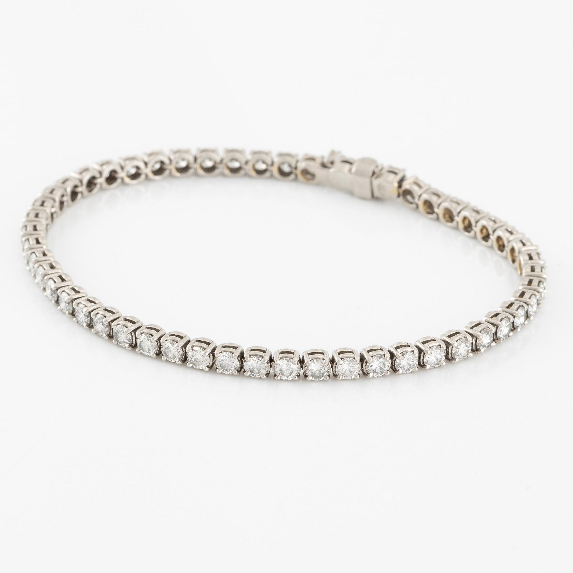 Tennis bracelet, platinum with brilliant-cut diamonds.