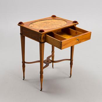 SENGUSTAVIANSKT BORD. Tillskrivet Lars Qvarnberg (mästare i Stockholm 1801-1813).