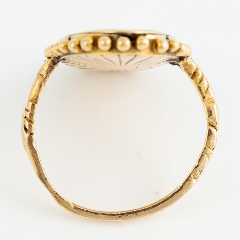 Ring, oval shape, 18K gold with black enamel and rose-cut diamond, 19th century.