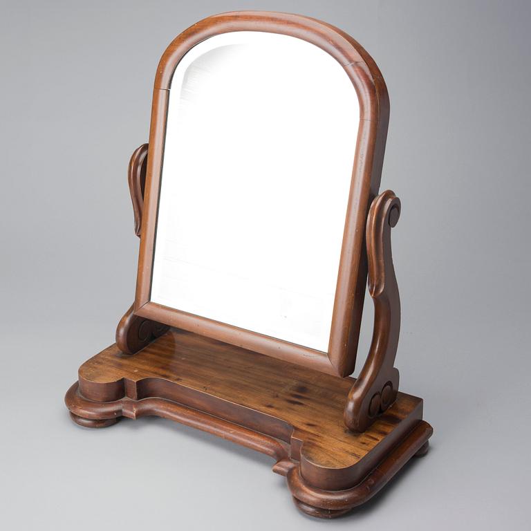 TOILETTESPEGEL, England 1800-talets slut.