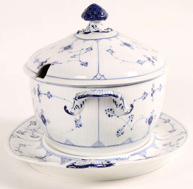 TERRIN MED LOCK OCH FAT, porslin, "Musselmalet", Royal Copenhagen.