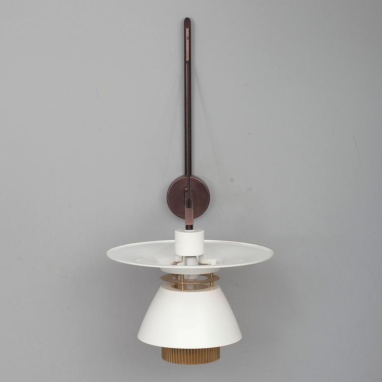 VÄGGLAMPA, skärmen av Lisa Johansson-Pape. Skärmens höjd 33 cm.