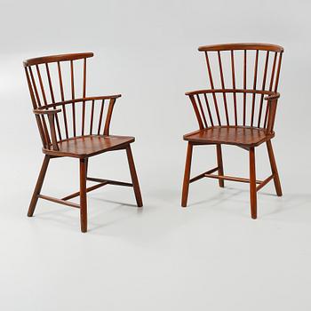 KARMSTOLAR, ett par, Windsor-modell, 1900-talets andra hälft.