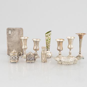 Bordstillbehör, 11 delar, silver, England, bl.a. Rosenzweig & Taitelbaum, Birmingham 1910.