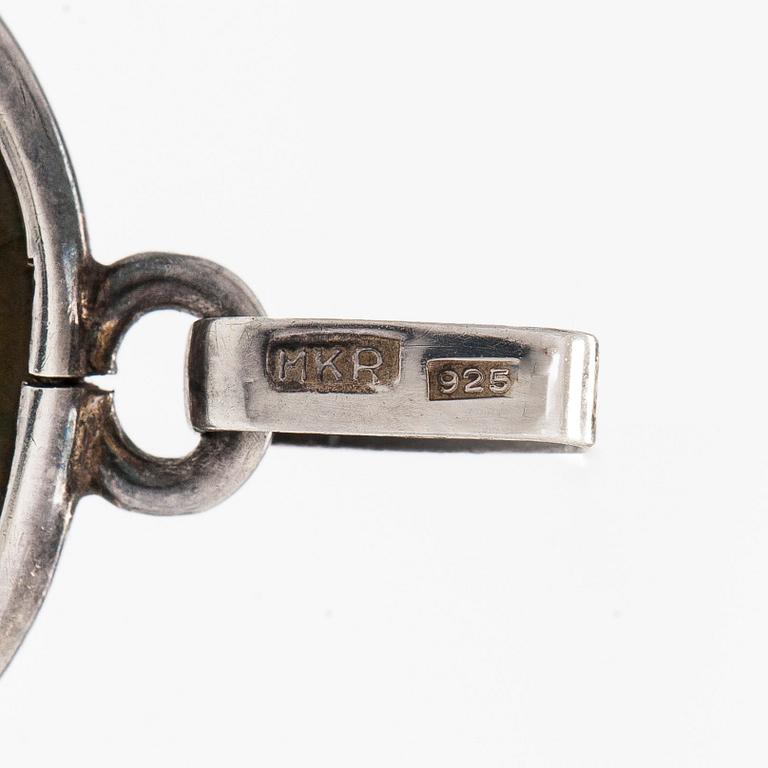 Riipus, hopeaa ja spektroliitti, Kaunis Koru, Helsinki.