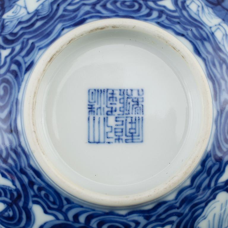 A blue and white bowl, Republic (1912-49) with Qianlongs sealmark.