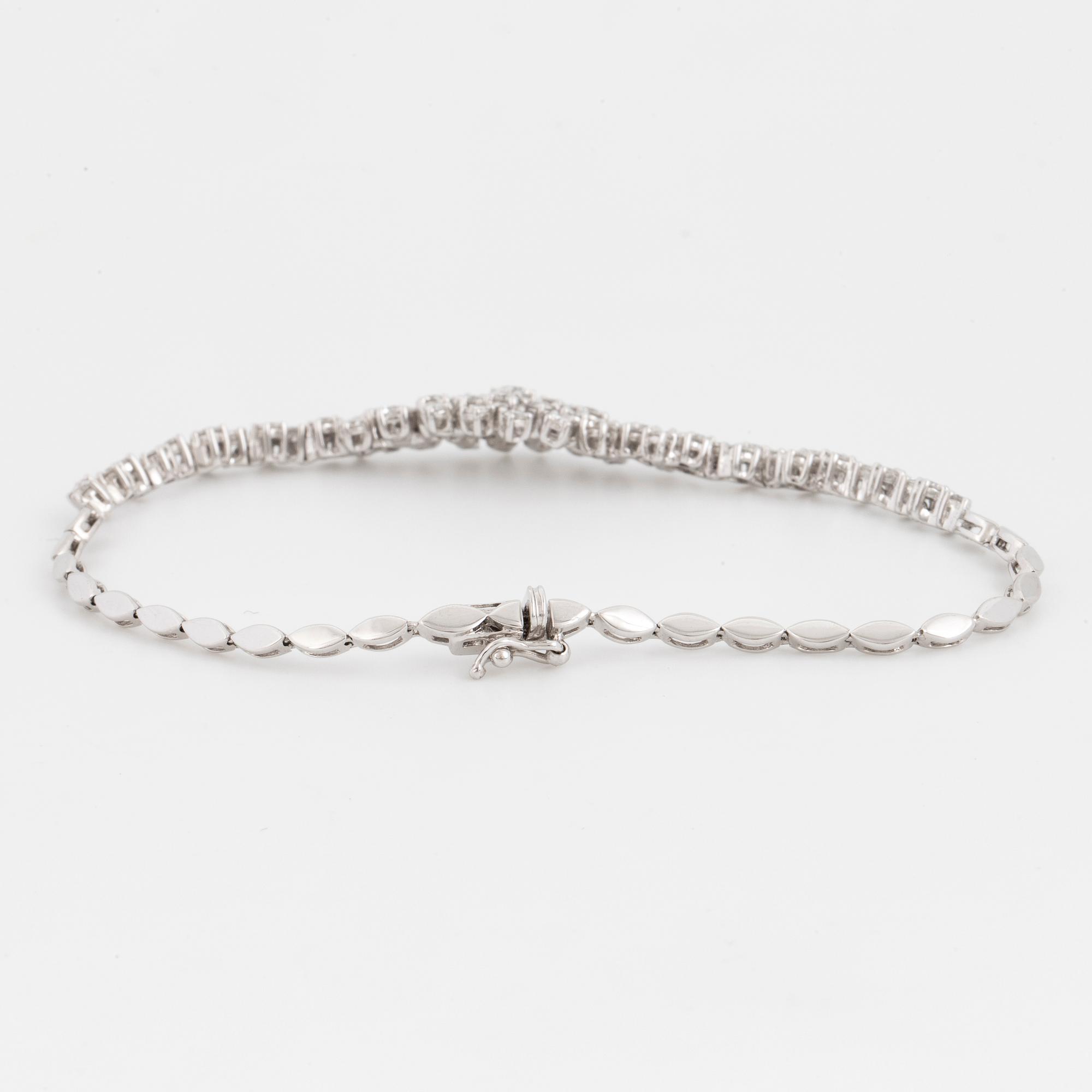 ARMBAND med briljantslipade diamanter.