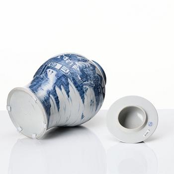 A matched pair of blue and white Chinese jars with covers, Qing dynasty, Qianlong (1736-95).