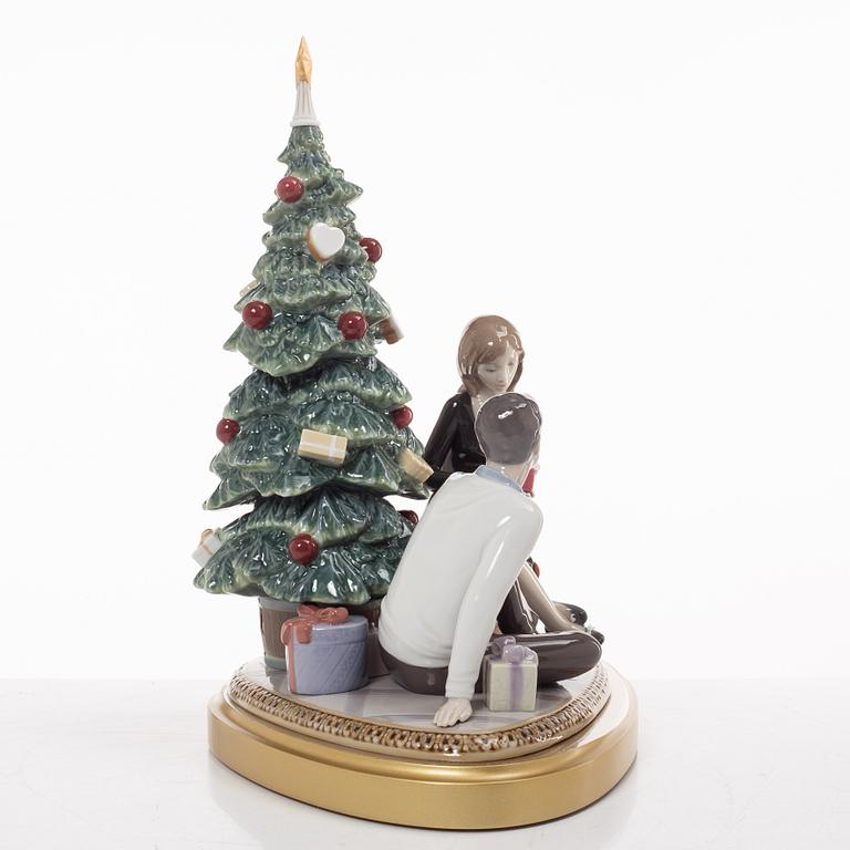 Marco Antonio Noguerón. figurine, "A romantic Christmas", Lladró, Spain.