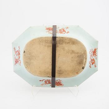 A Chinese porcelain dish, 18th century.