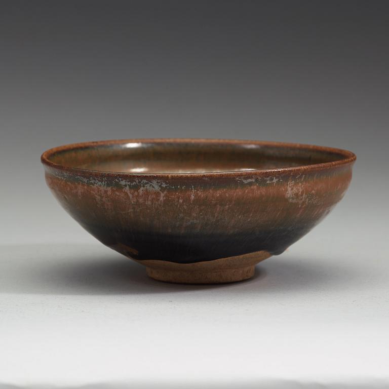 SKÅL, keramik. Cizhou, northern blackware. Sannolikt Jindynastin (1115-1234).